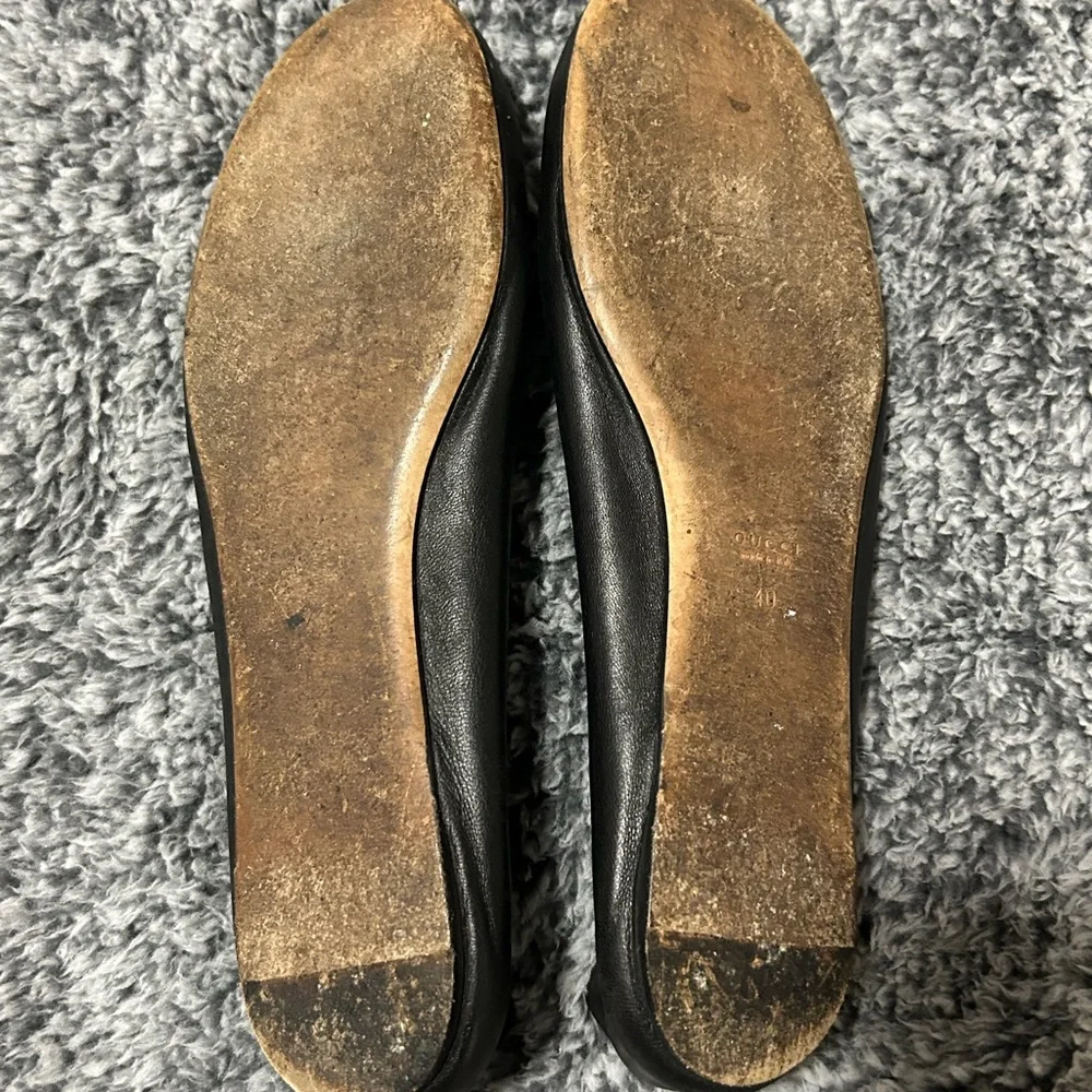 Gucci Black Flats with Gold Emblem - Picture 3 of 6
